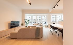 Deluxe 4 Rooms Apartment With Casino View At The Beach And Free Parking